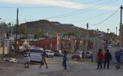 Precariedad en los barrios populares: un informe indica que cerca del 90% de los hogares están en riesgo ambiental y eléctrico