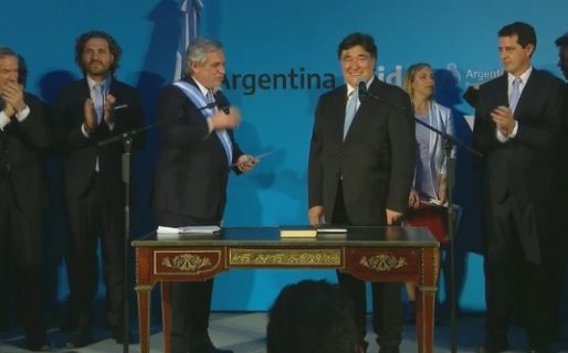 Con varias ovaciones, Alberto Fernández le tomó juramento a su nuevo gabinete