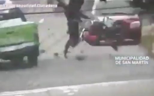 Tres ladrones robaron y en el intento de fuga los interceptaron: uno de ellos murió