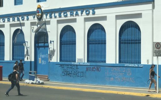 Luque repudió las pintadas realizadas en la fachada del Correo Argentino