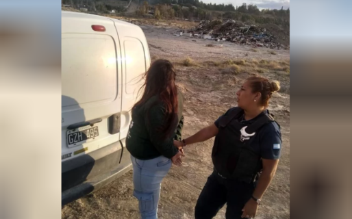 Tenía relaciones sexuales en una Kangoo y fue detenida por incumplir el arresto domiciliario