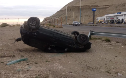 Manejaba borracho y volcó frente a Eureka