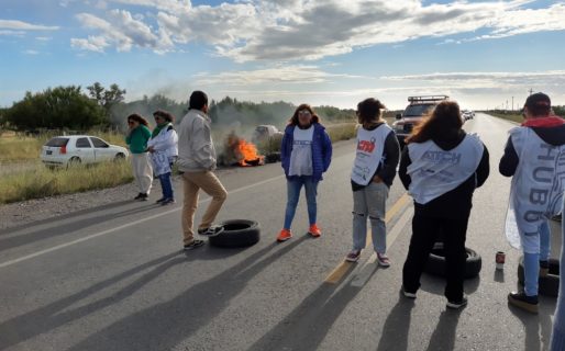 Trabajadores estatales cortan la ruta entre Rawson y Trelew