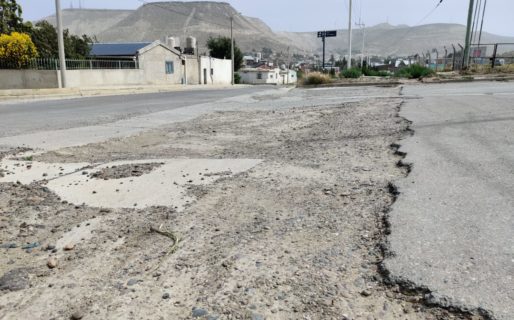 Denuncian que la SCPL destrozó el acceso al barrio y no volvió para arreglarlo