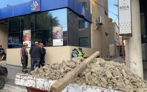 Un derrumbe en pleno centro dejó como saldo un herido que permanece en estado reservado