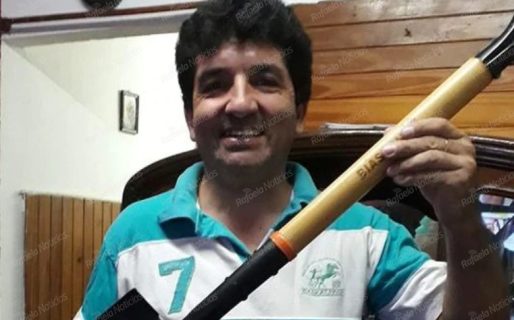 Devolvió cheques por $2 millones de pesos que había encontrado y de recompensa le dieron una pala