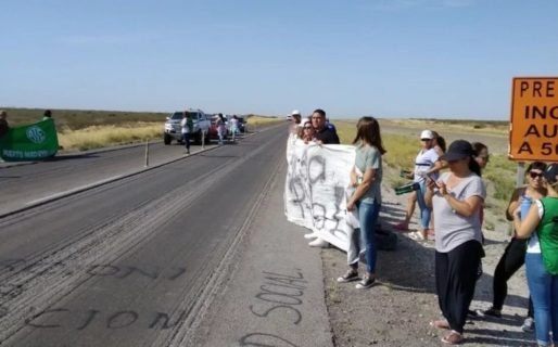 Trabajadores estatales cortan por quinta vez el acceso Sur a Puerto Madryn