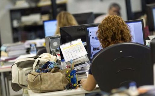 En octubre, los salarios públicos y privados volvieron a perder contra la inflación