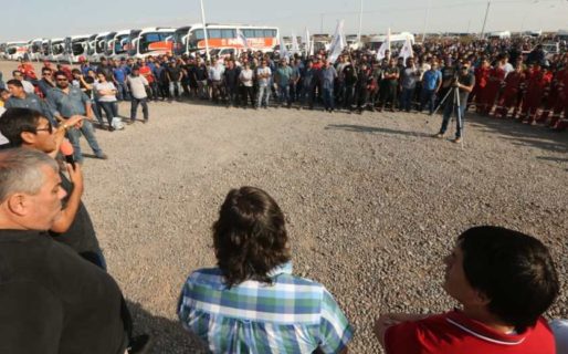 Petroleros suspenden movilización a la espera de acuerdo por despidos