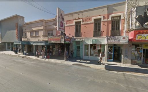 Golpeó y robó a un hombre en pleno centro