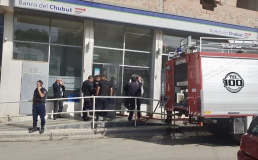 Desalojan el Banco del Chubut de km. 3 por principio de incendio