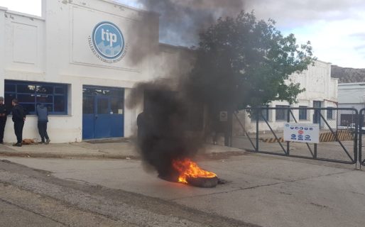 Trabajadores de TIP se manifiestan frente a la empresa