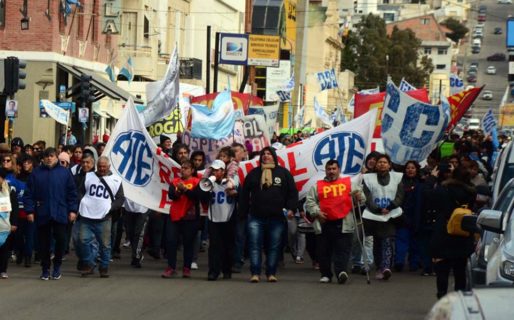 Estatales se movilizan por el centro de la ciudad