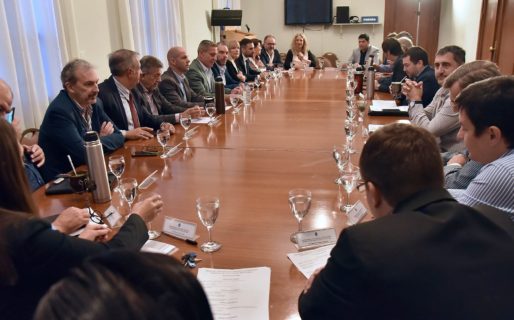 Arcioni encabezó una nueva reunión de gabinete en Rawson