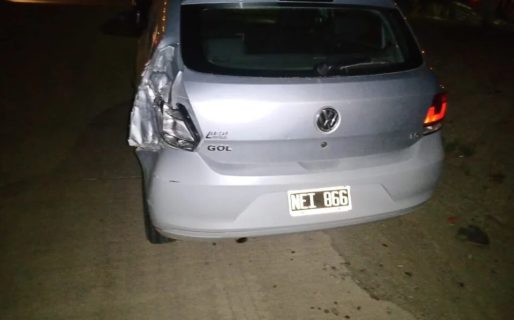 Manejaba borracho y desbarrancó desde dos metros de altura