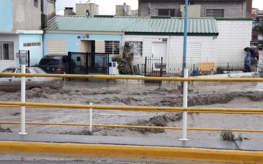 La historia que se repite: la lluvia anegó calles y colapsó el tránsito