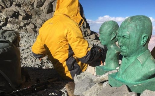 El Aconcagua es peronista: subieron a la cumbre para erigir bustos de Perón y Evita