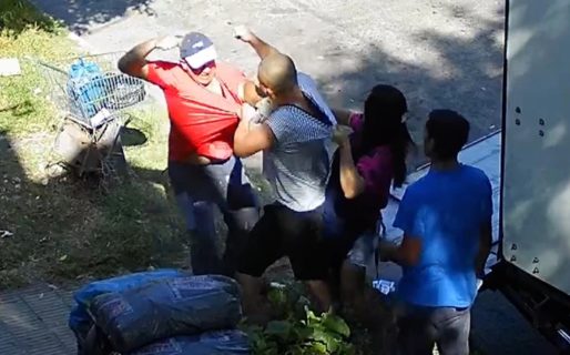 “¿Qué hacés, coronavirus?”: la broma que terminó en una brutal pelea en un supermercado chino