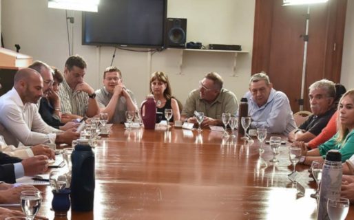 Arcioni se reunió con diputados, hubo reproches y ninguna salida a la crisis