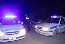 Huyeron dejando abandonado su auto, en el que consumían bebidas alcohólicas