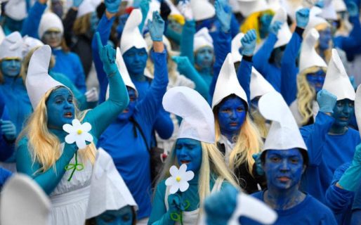 A pesar de las restricciones por el Coronavirus, 3.500 personas se reunieron disfrazados de pitufos