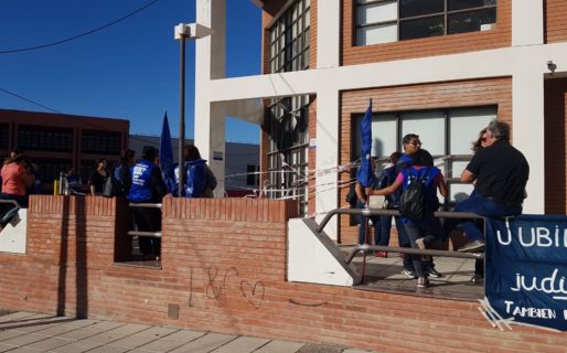 Judiciales se manifiestan en el Juzgado de Familia