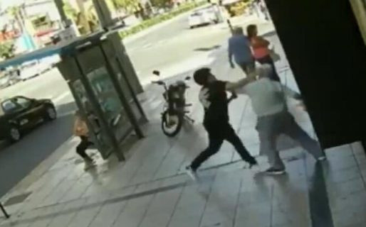 Rosario: un joven le pegó a un anciano y se involucró otro hombre