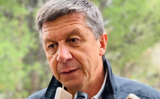 Menna impulsa eximir del impuesto PAIS a quienes estén en el exterior y no puedan volver