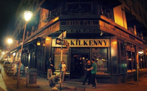 Clausuran un bar en la previa de San Patricio y detienen a dos turistas por violar la cuarentena