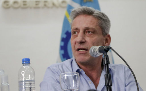 Arcioni pondría tope a salarios estatales