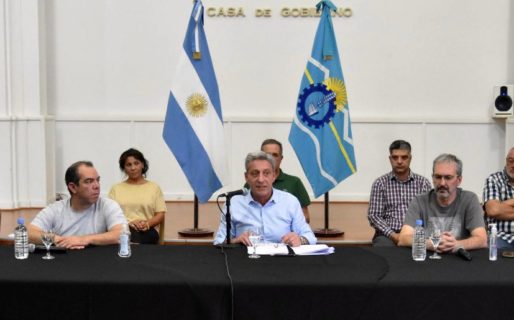 Arcioni anunció prórrogas de vencimientos y la suspensión de cuotas en Banco Chubut