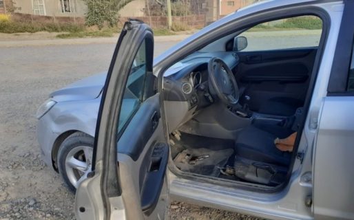 Detienen a un hombre frente a una casa en actitud sospechosa: le encontraron un arma de fuego