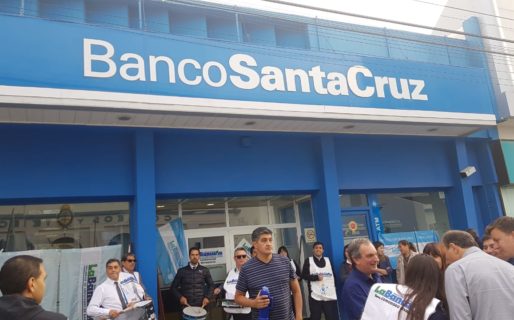 Trabajadores del Banco Santa Cruz protestaron por un «despido injustificado»