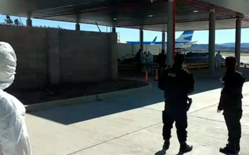 Arribó uno de los ultimos aviones provenientes de Buenos Aires