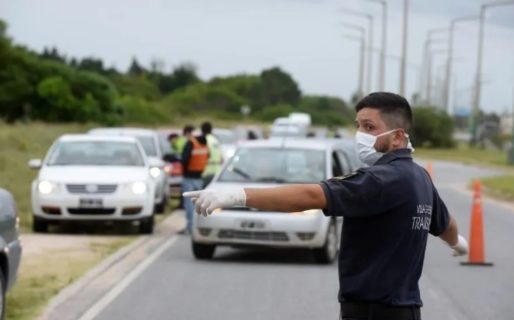 Largas filas de autos para entrar a la Costa, a pesar del pedido de cuarentena