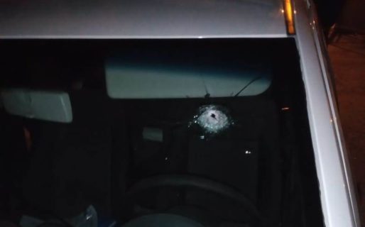 Un policía resultó herido cuando atacaron un móvil policial