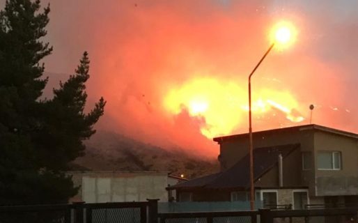 Más de 200 personas trabajan para combatir el incendio