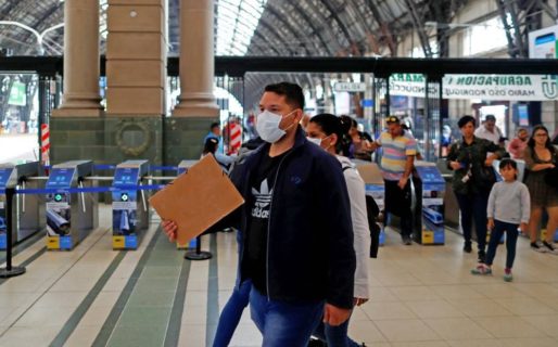 «¡Tengo coronavirus!»: Detenido por toser y estornudar a propósito frente a un periodista