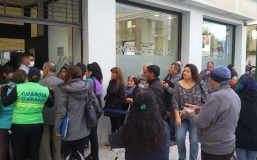 Hubo jubilados desde la madrugada frente a los bancos en Comodoro