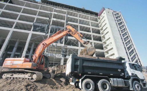 La actividad económica cayó 1,2% mensual en abril y acumuló tres meses de retroceso