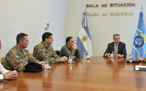 ﻿Arcioni se reunió con miembros del Ejército Argentino