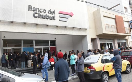 Reunión de urgencia en Olivos para ordenar el pago en bancos