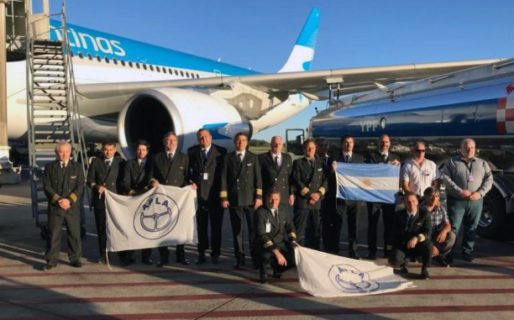 La conmovedora despedida  al avión de Aerolíneas rumbo a China