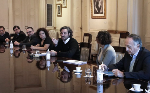 El Gobierno ya discute con la UIA y la CGT cómo flexibilizar la cuarentena