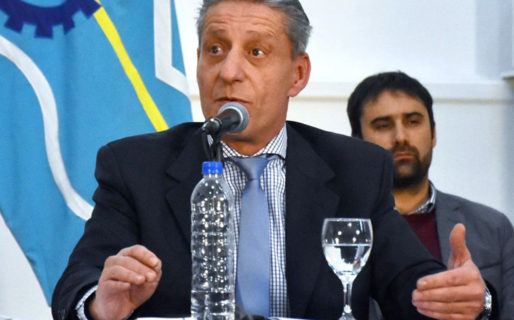 Arcioni firmó un nuevo DNU que adhiere a lo dispuesto por Nación