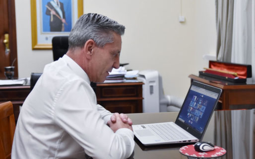 Arcioni mantuvo una videoconferencia con diputados provinciales