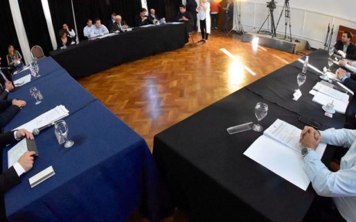 Arcioni e intendentes analizarán propuestas para el pago de aguinaldos