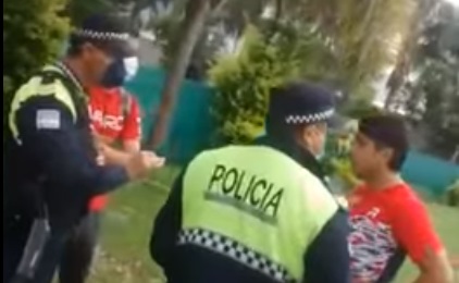 Dos funcionarios públicos rompieron la cuarentena para jugar al pádel