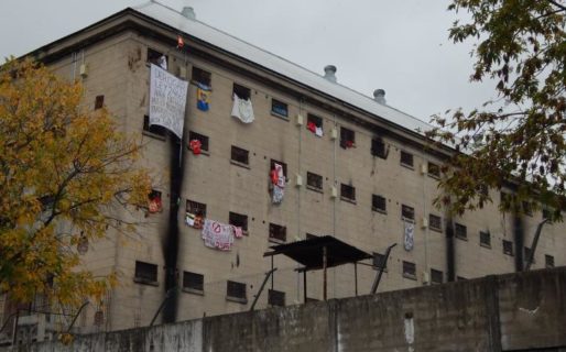 Confirmaron dos presos contagiados de coronavirus en el penal de Devoto