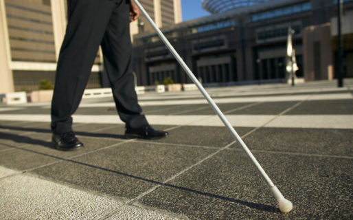 Quedó ciego por una enfermedad genética pero recuperó parcialmente la vista después de 40 años